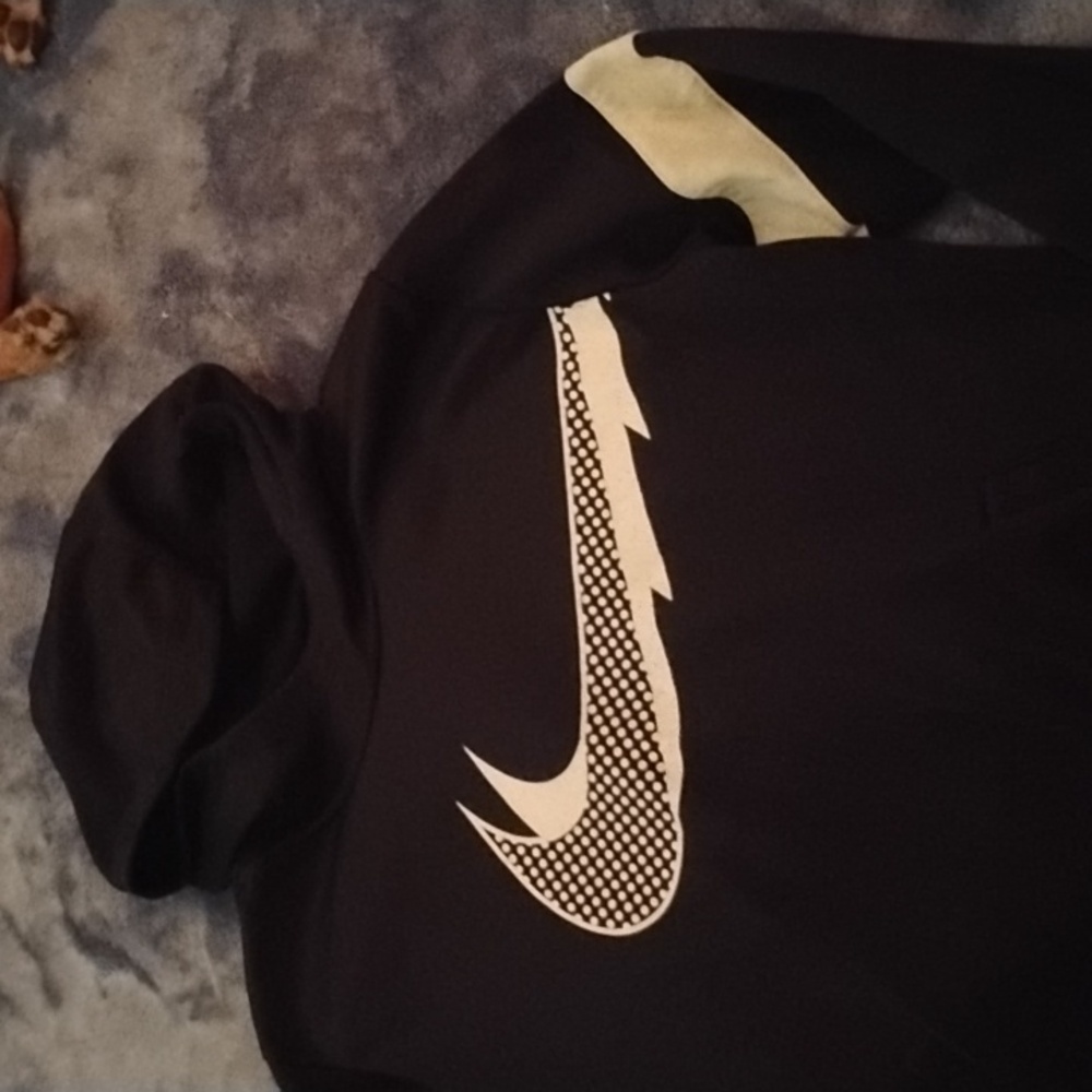 Nike pull over